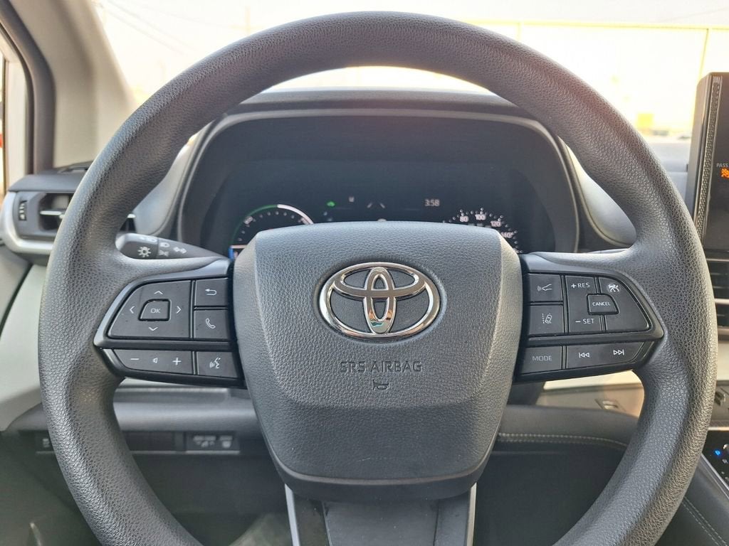 2025 Toyota Sienna LE