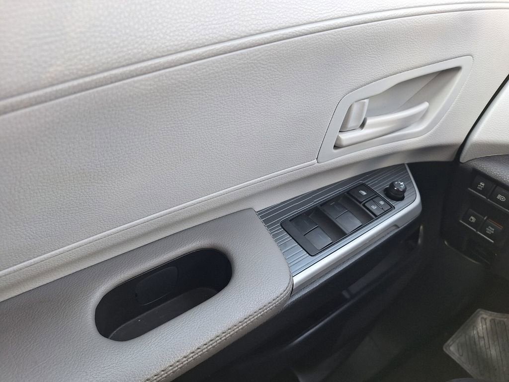 2025 Toyota Sienna LE