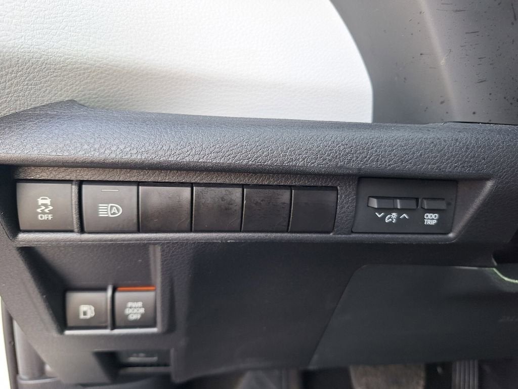 2025 Toyota Sienna LE