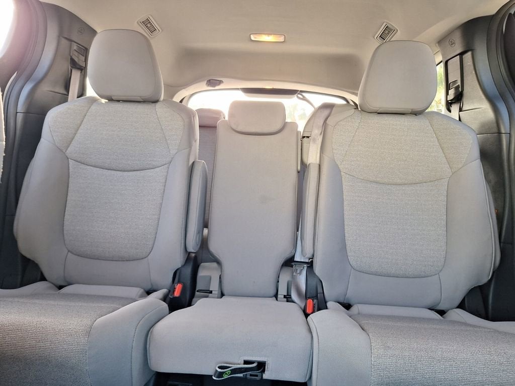 2025 Toyota Sienna LE