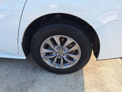 2025 Toyota Sienna LE