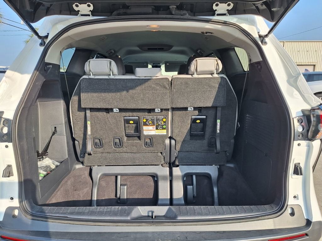 2025 Toyota Sienna LE