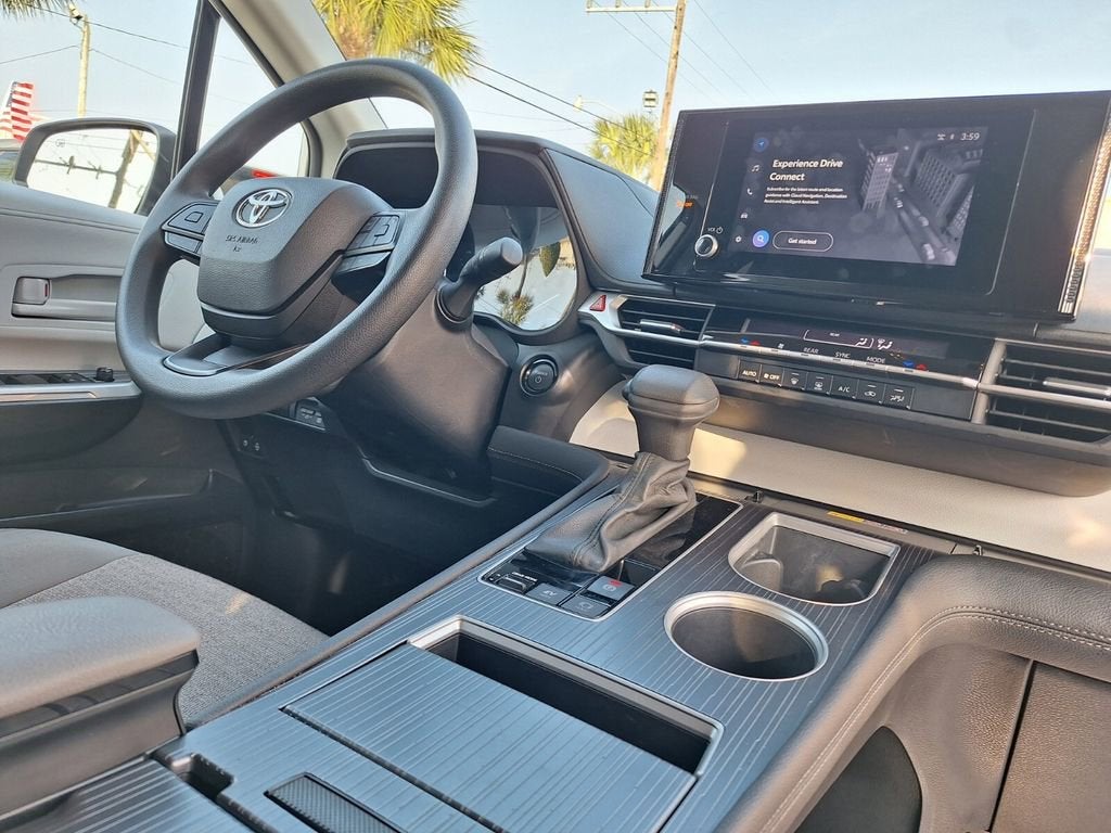 2025 Toyota Sienna LE