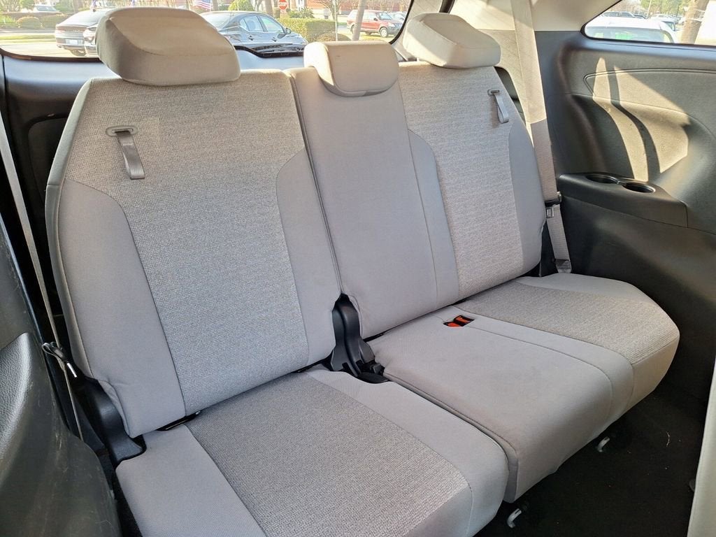 2025 Toyota Sienna LE