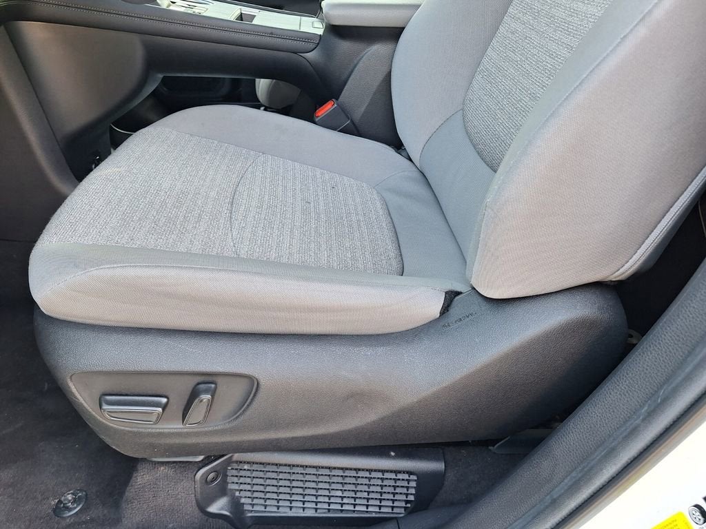 2025 Toyota Sienna LE