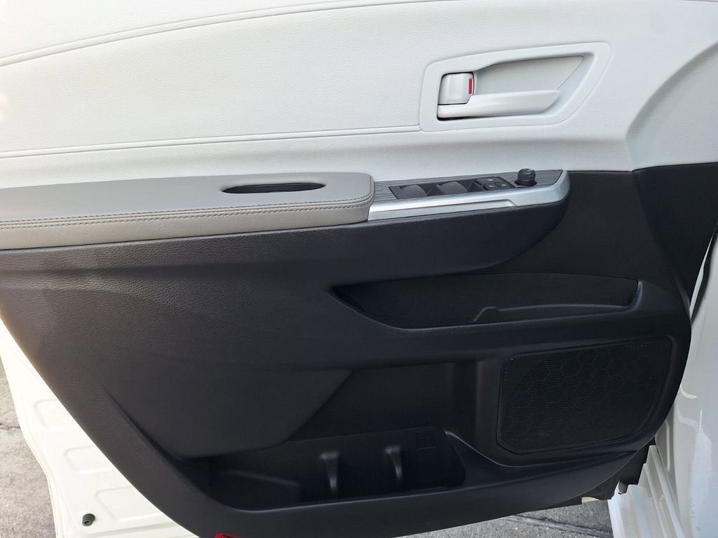 2025 Toyota Sienna LE