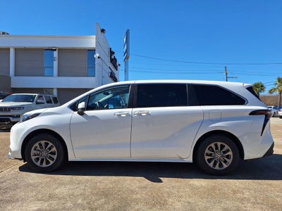 2025 Toyota Sienna LE