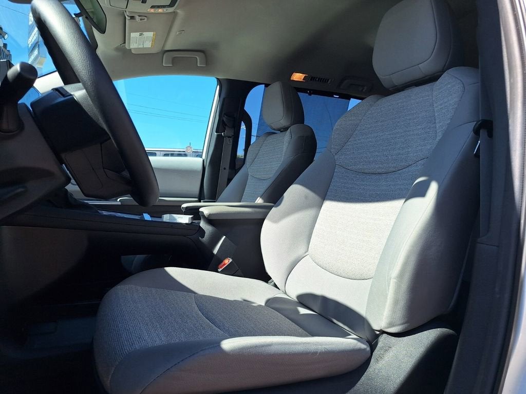 2025 Toyota Sienna LE