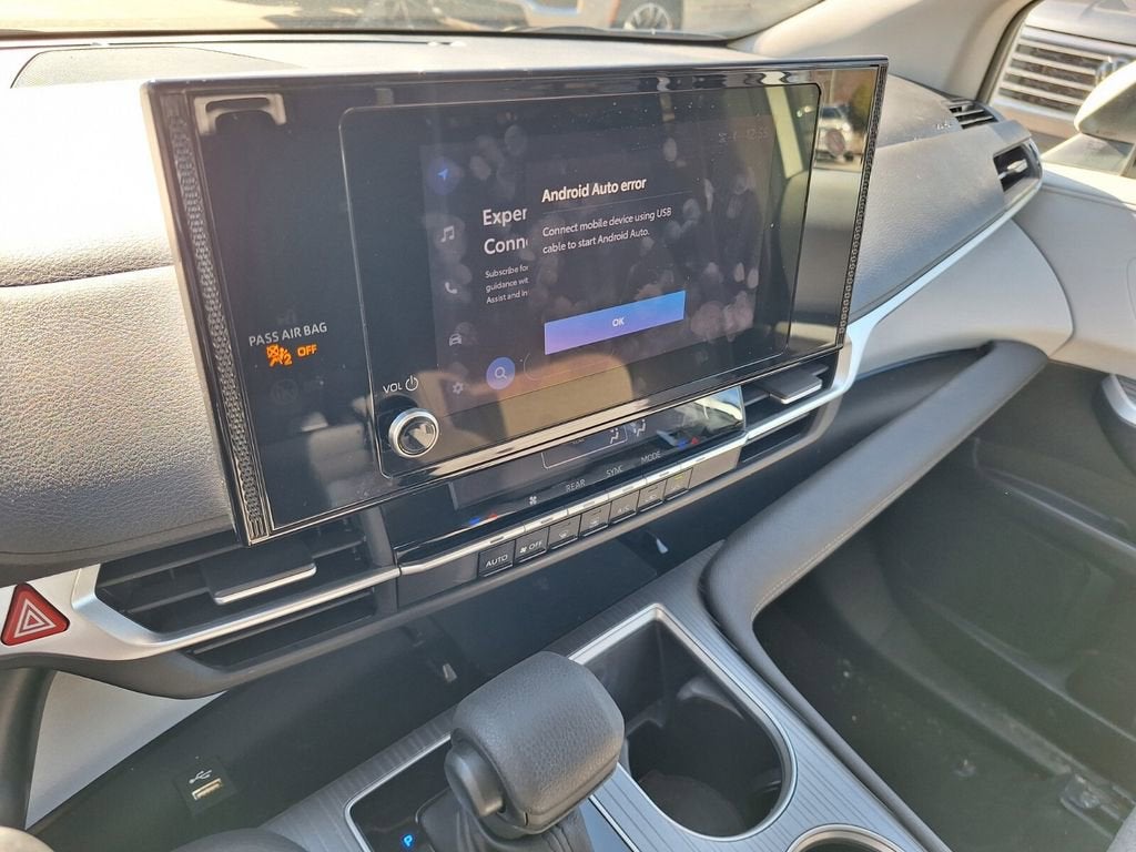 2025 Toyota Sienna LE