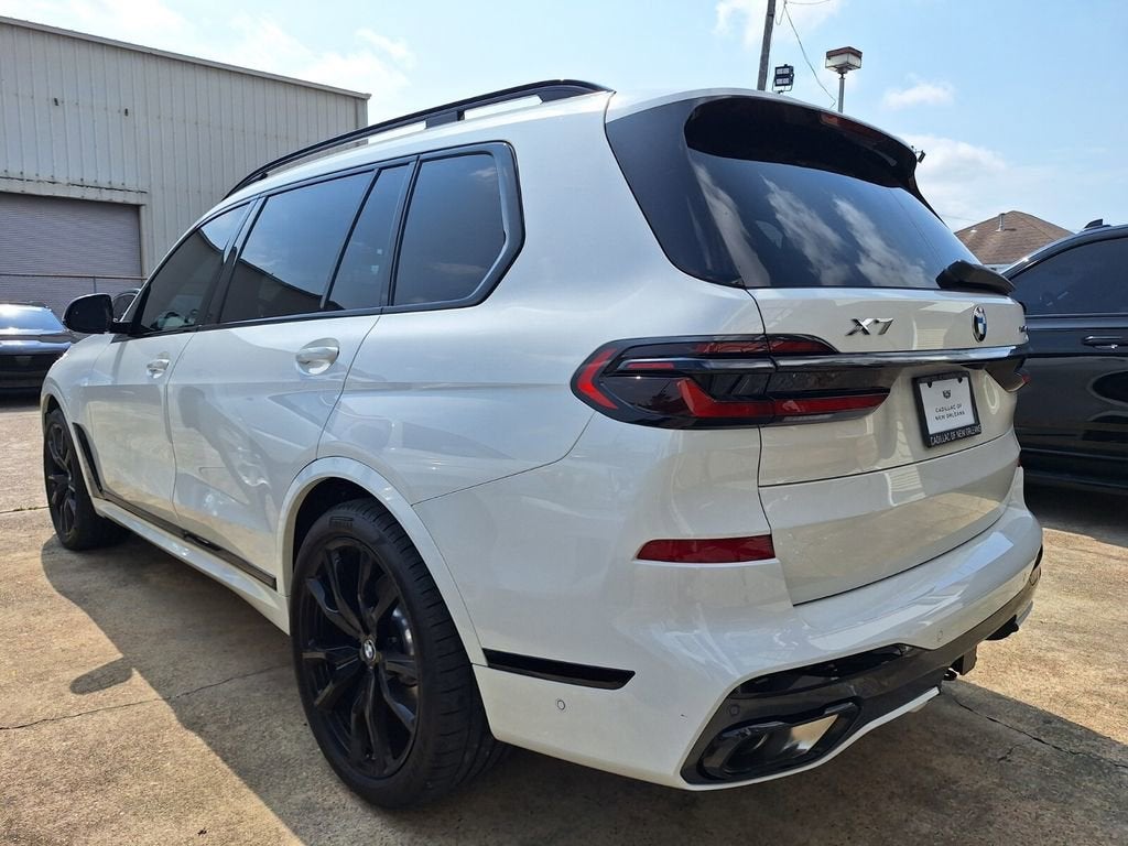 2025 BMW X7 xDrive40i