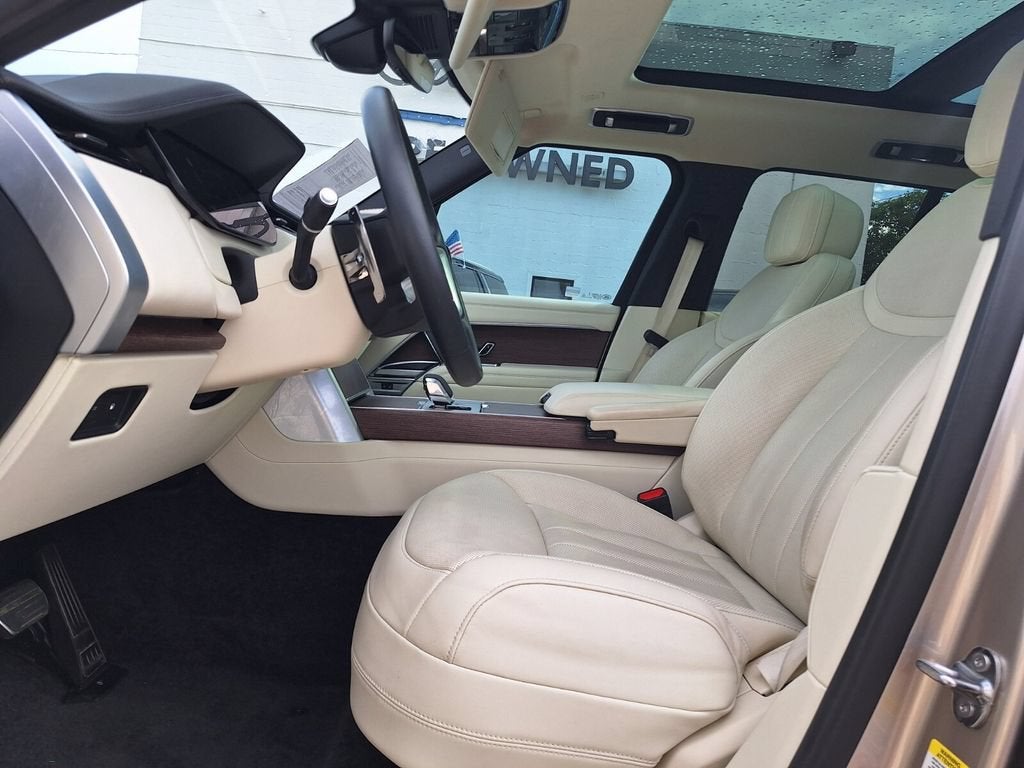 2025 Land Rover Range Rover SE