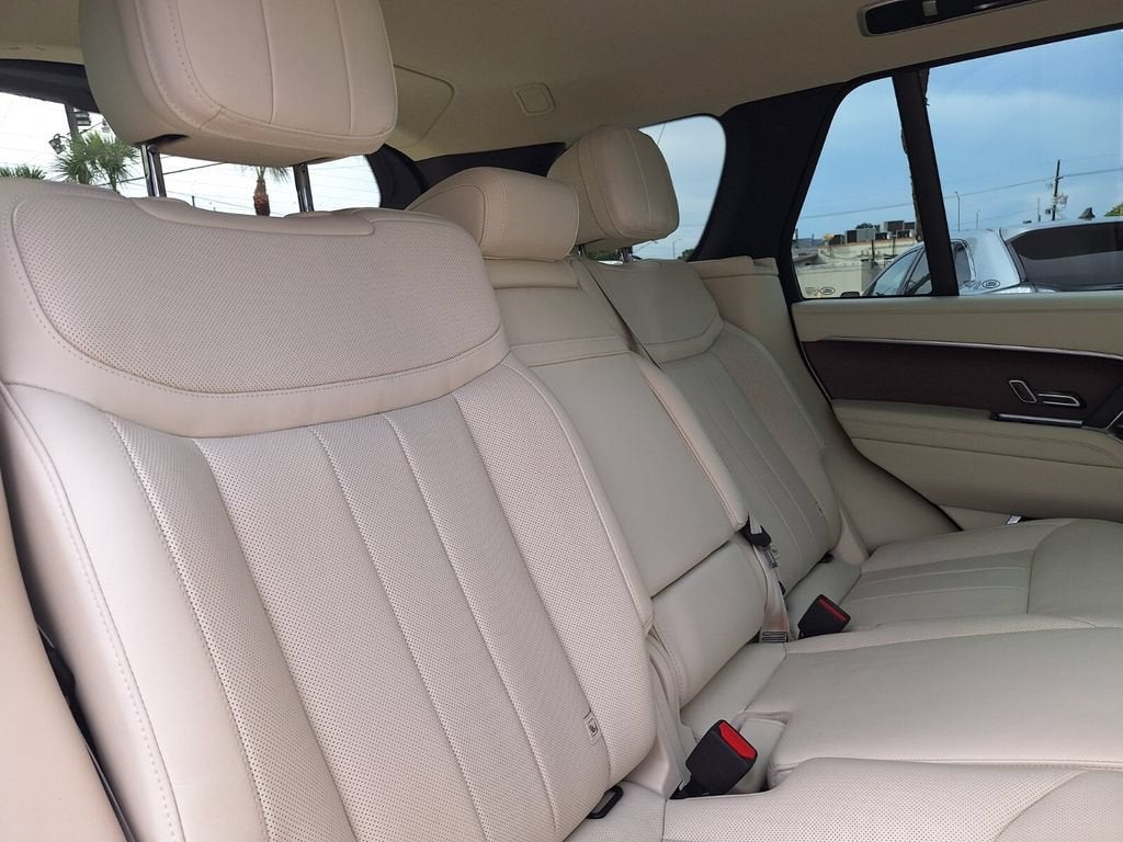 2025 Land Rover Range Rover SE