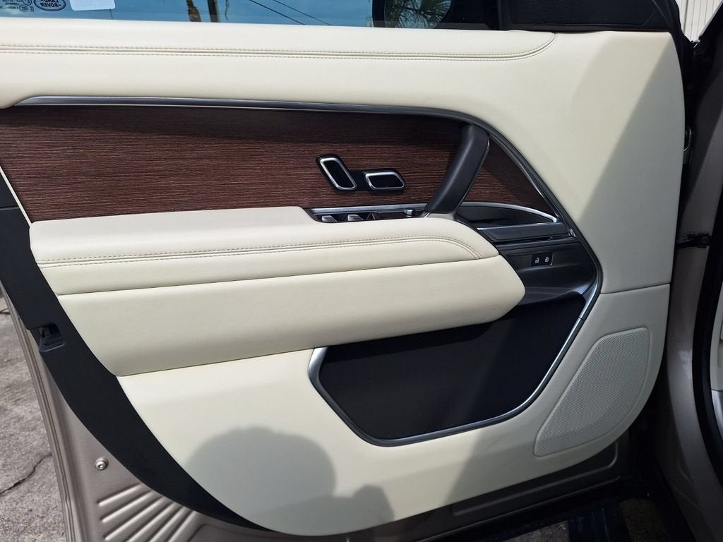 2025 Land Rover Range Rover SE
