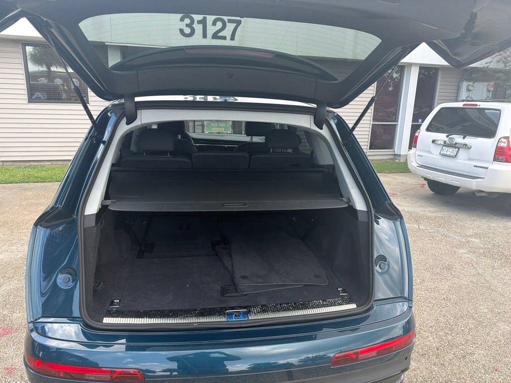 2022 Audi Q7 45 quattro Premium
